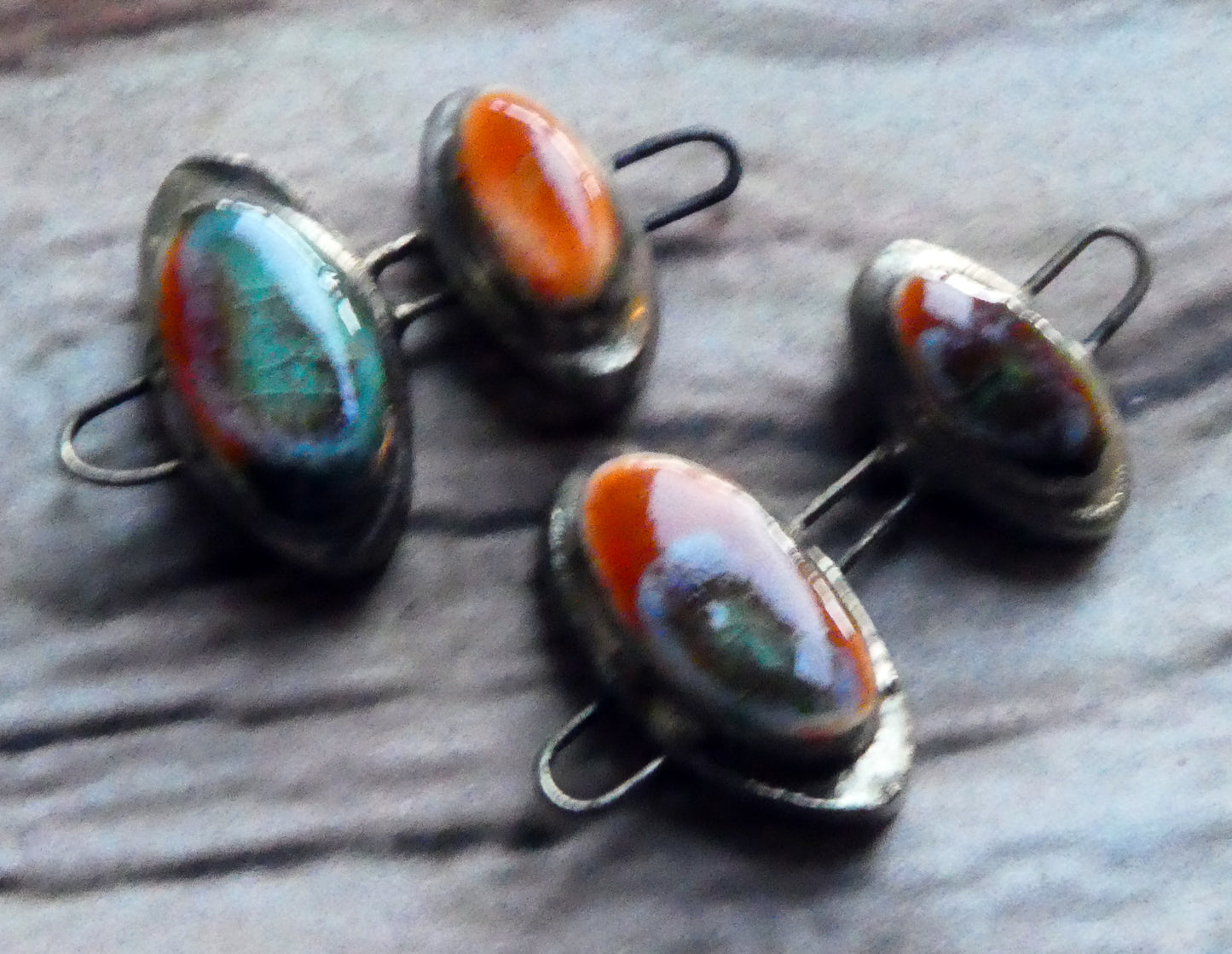 Ceramic Little Moulded Double Oval Connectors - Vermillion Sunburst