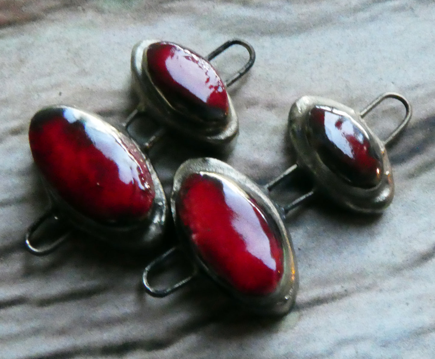 Ceramic Little Moulded Double Oval Connectors -Red