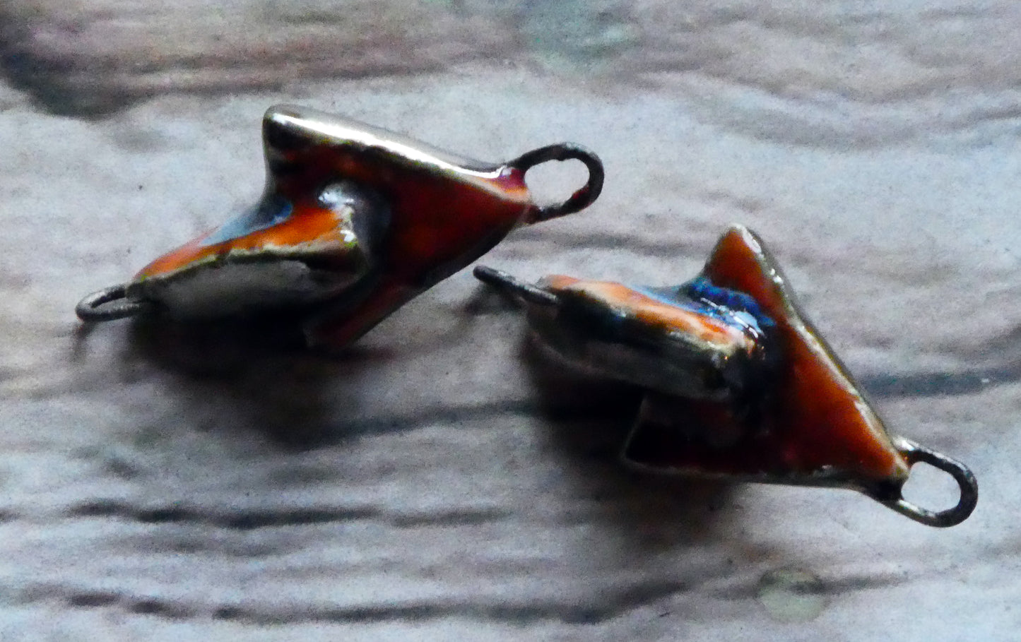 Ceramic Interconnected Triangle Connectors- Vermillion Sunburst