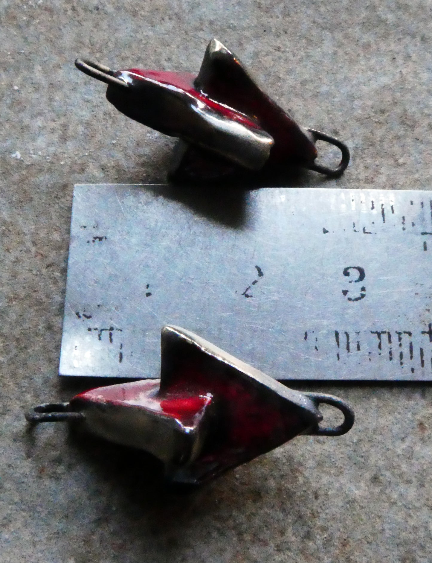 Ceramic Interconnected Triangle Connectors- Red