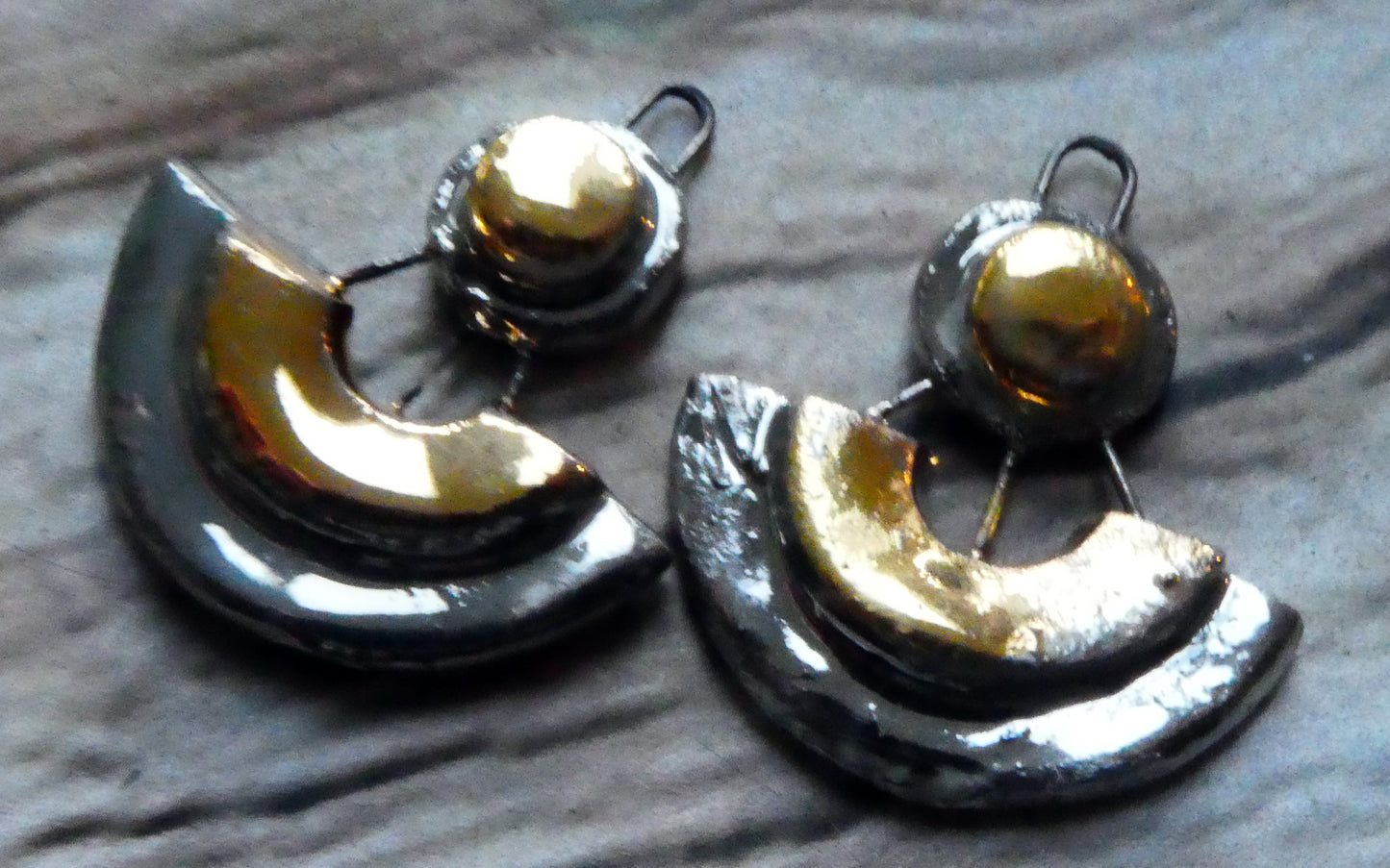 Ceramic Moulded Disc and Scoop Charms - Gold and Platinum