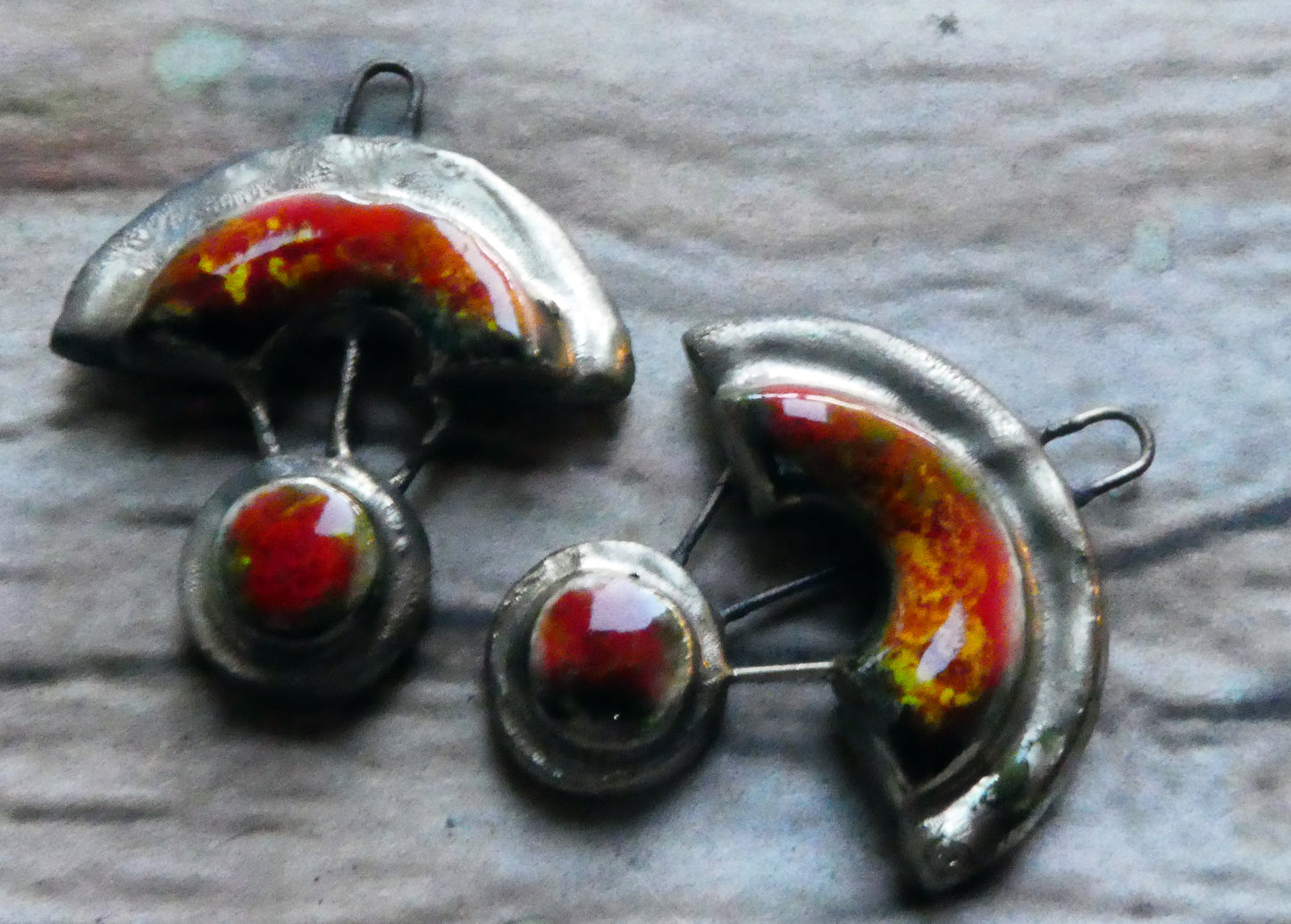 Ceramic Moulded Scoop and Disc Charms - Firecracker