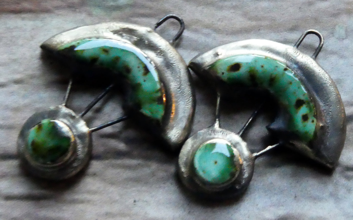 Ceramic Moulded Scoop and Disc Charms - Blue Guppy
