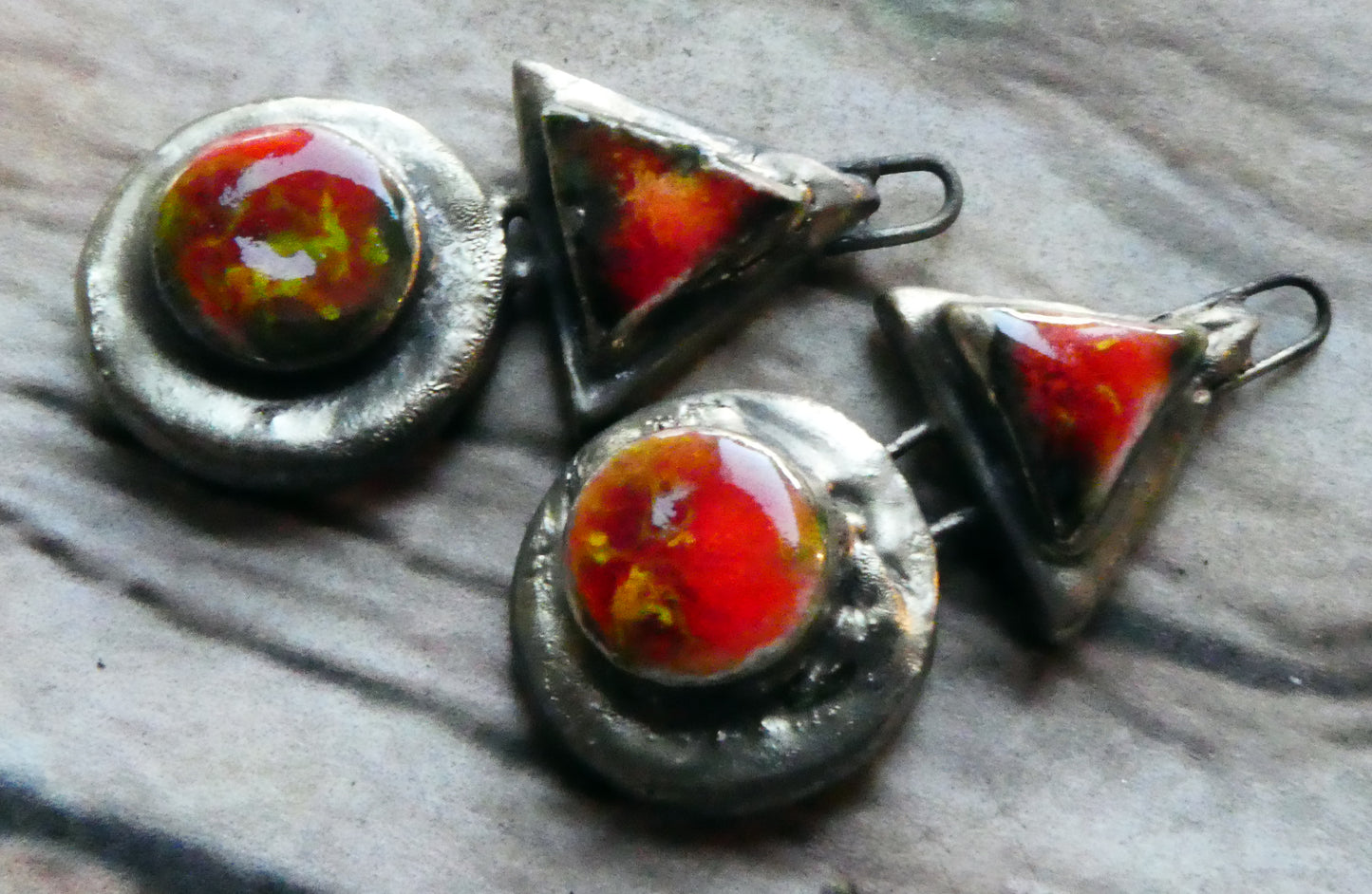 Ceramic Moulded Mixed Shape Charms - Firecracker