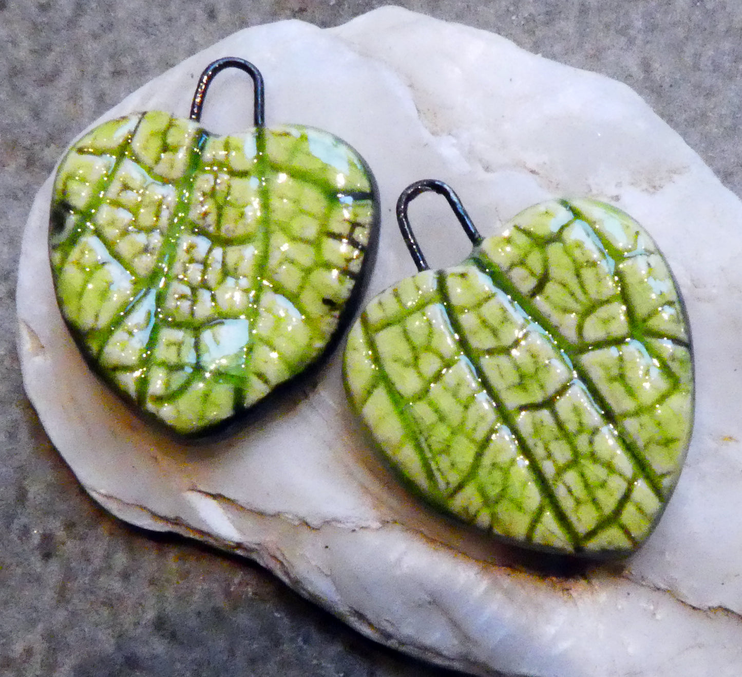 Ceramic Leaf Hearts -Lime