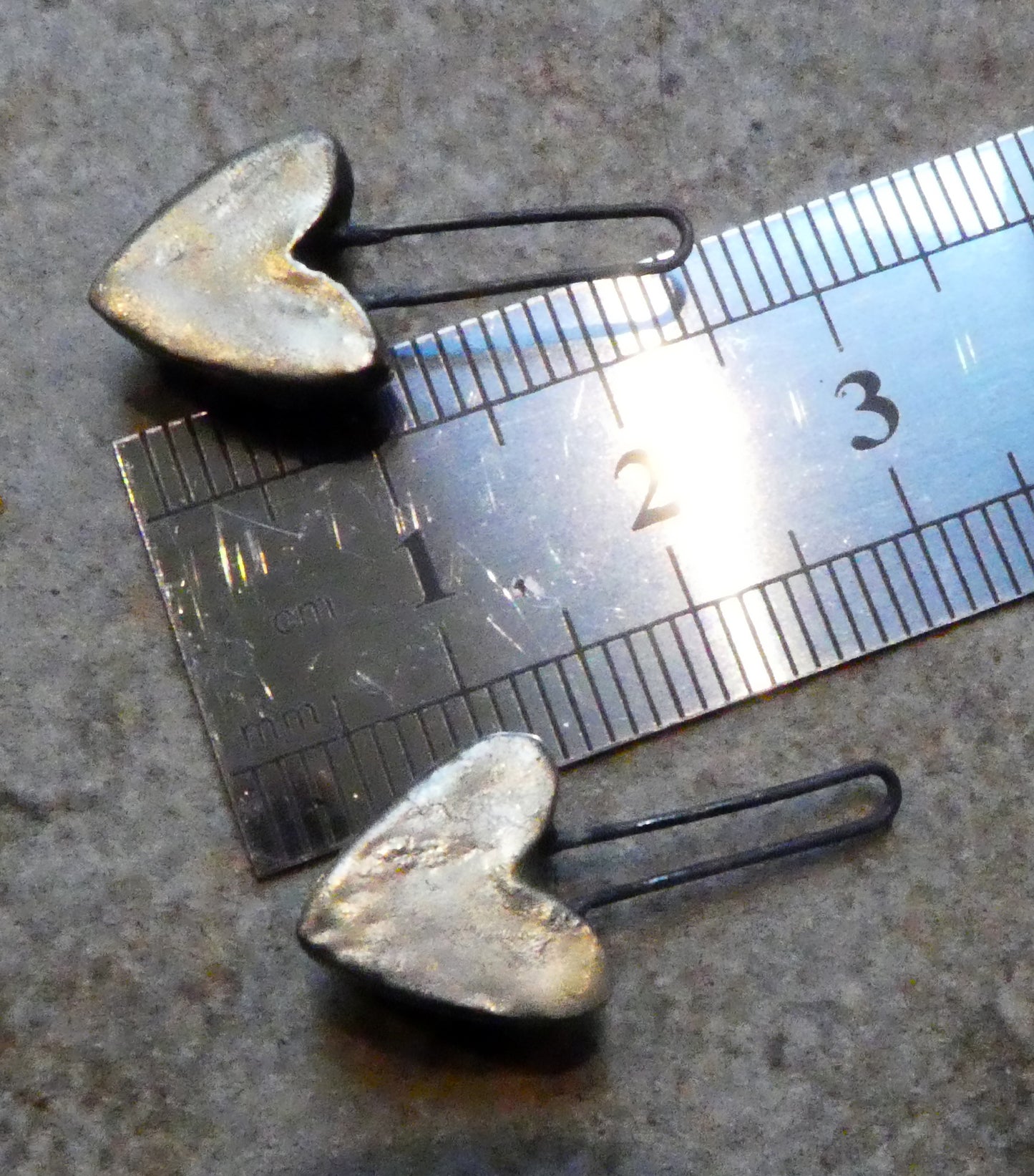 Ceramic Little Moulded Heart Dangles- Berry Tart