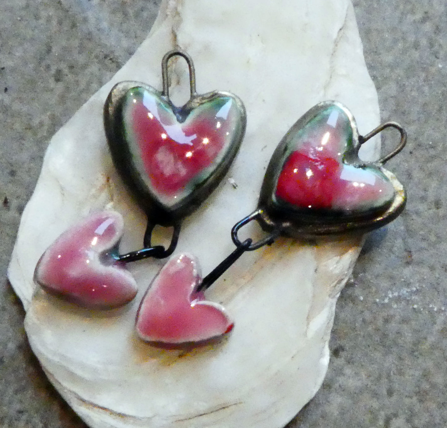 Ceramic Moulded Double Heart Dangles - Berry Tart
