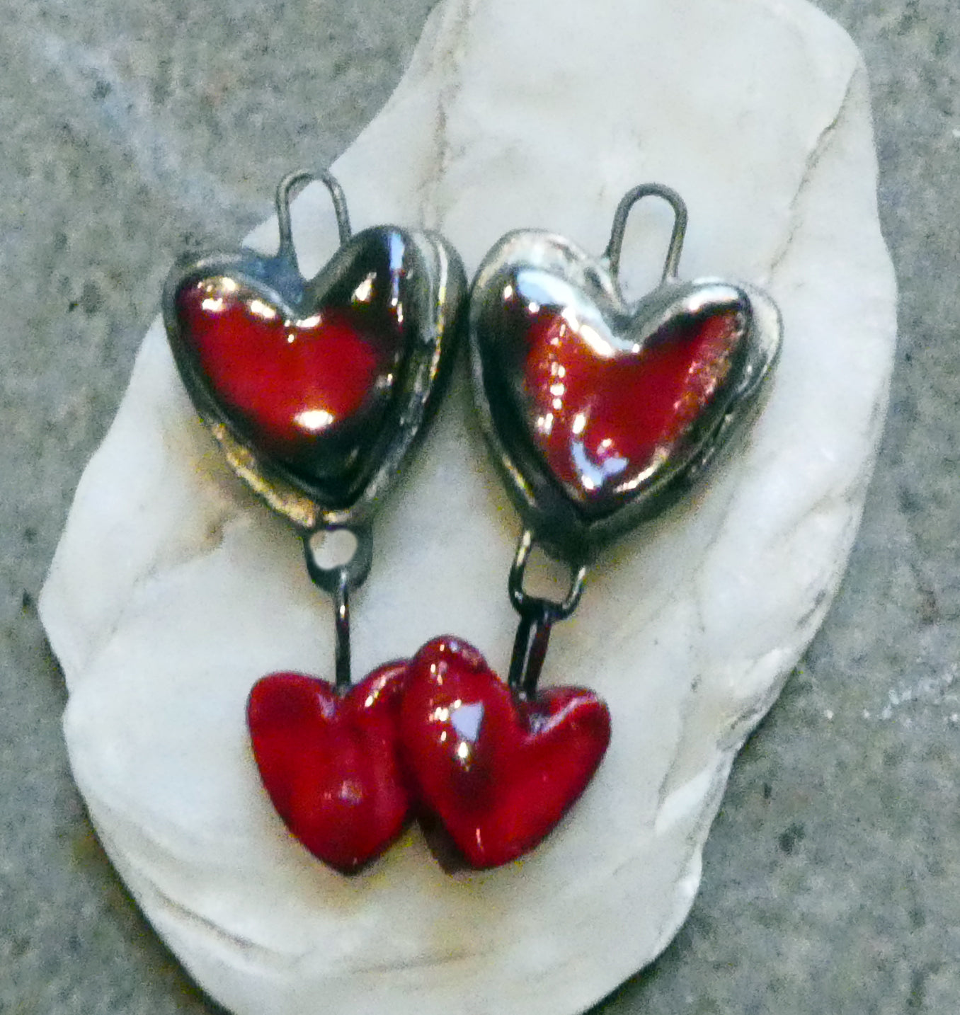 Ceramic Moulded Double Heart Dangles - Red