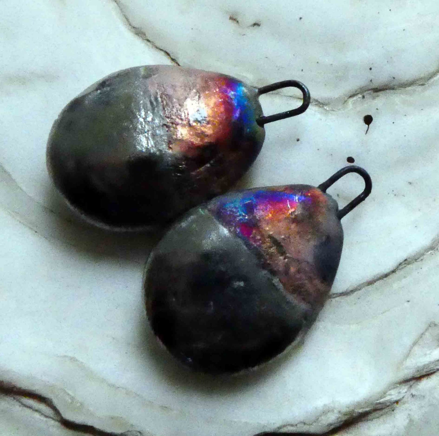 Ceramic Scorchy Lustre Pebble Charms -Platinum
