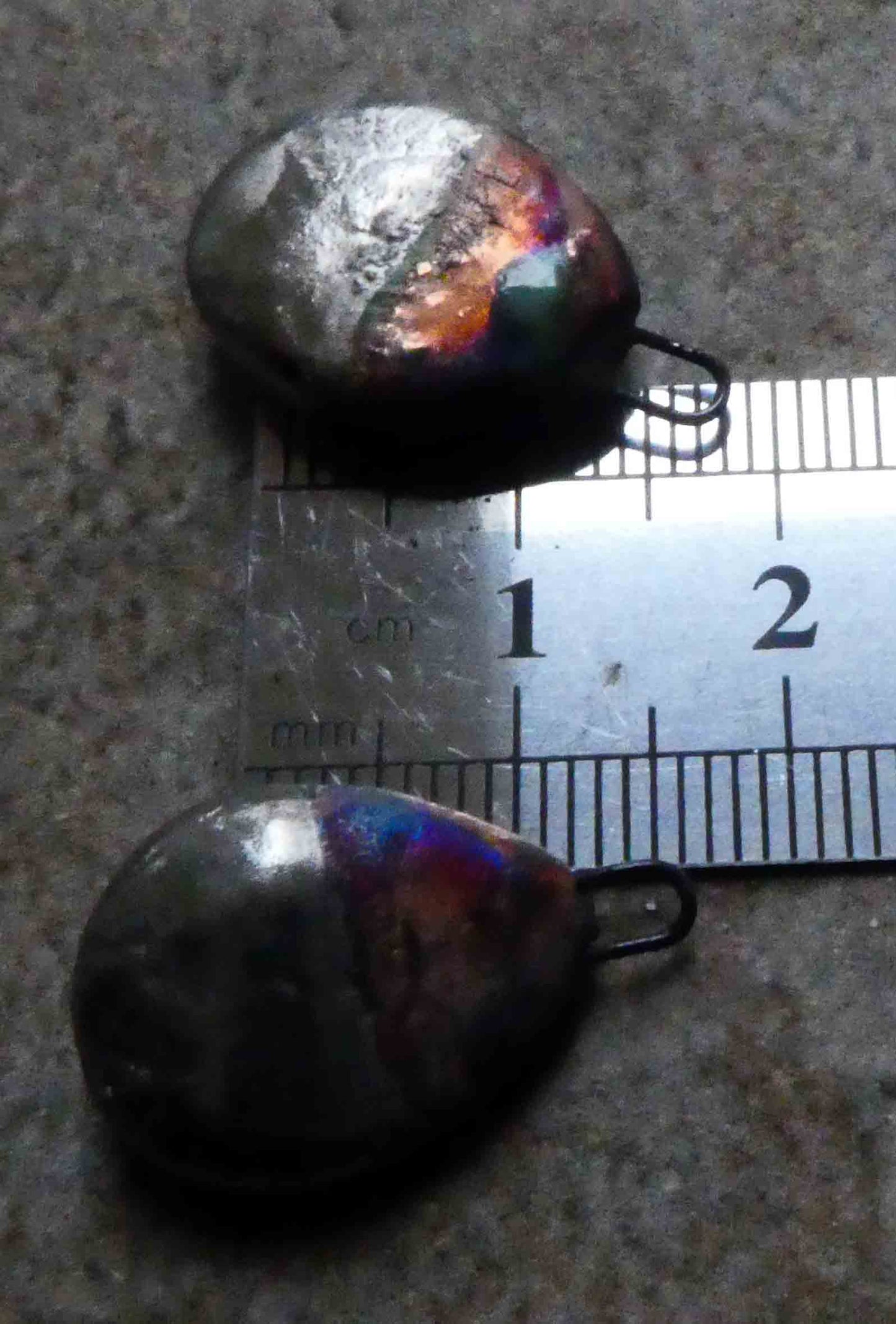 Ceramic Scorchy Lustre Pebble Charms -Platinum