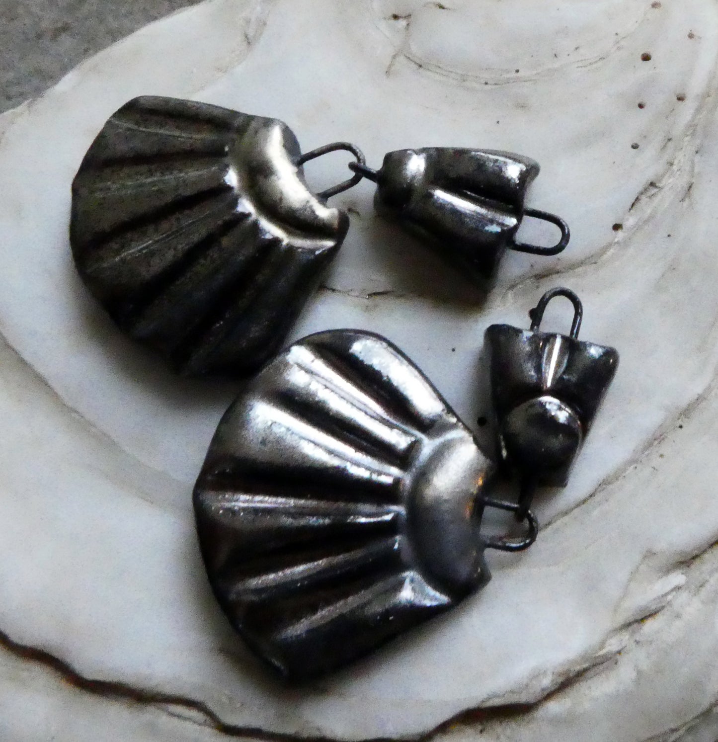 Ceramic Frilly Dangles - Gloria