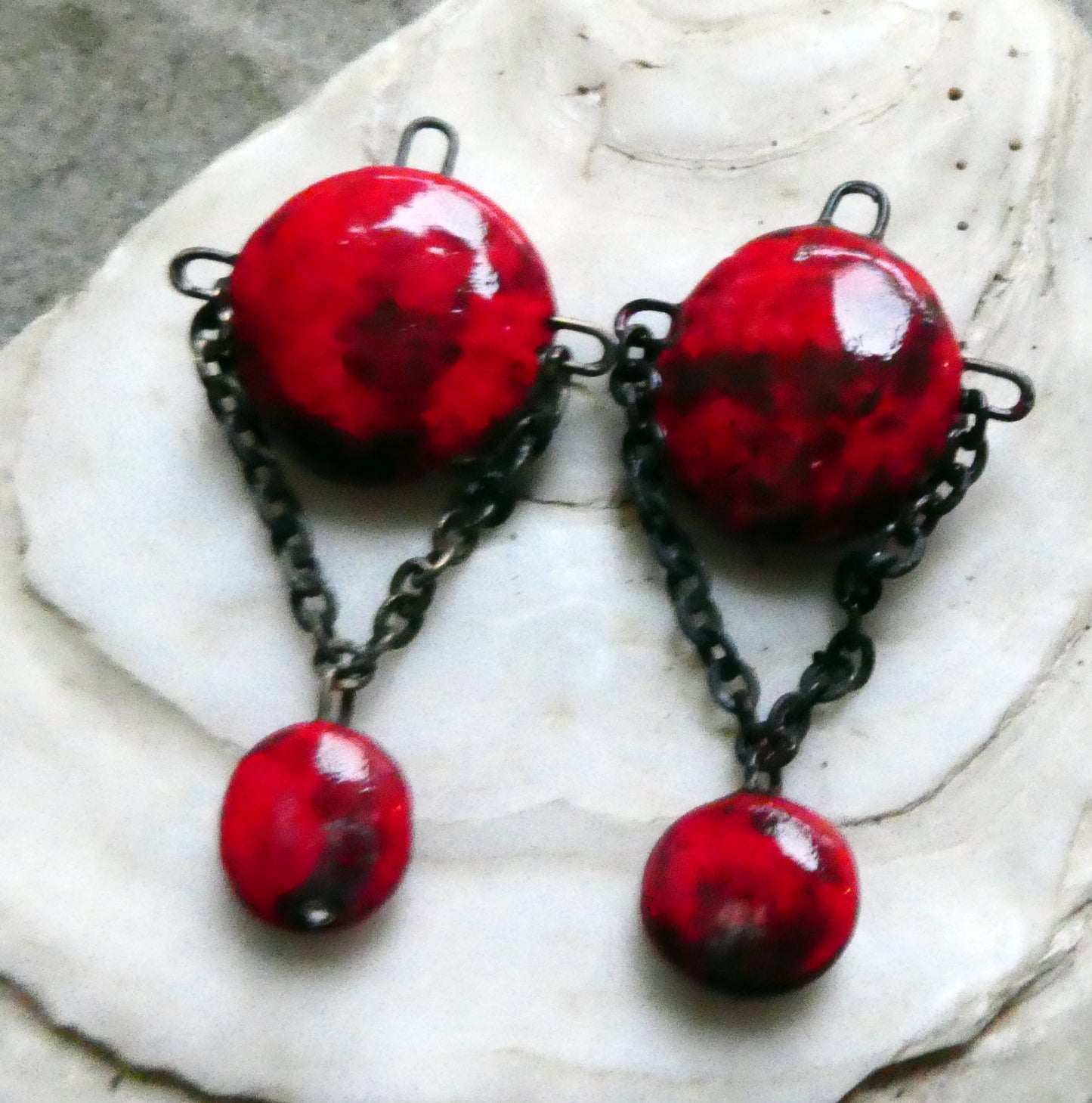 Ceramic Disc Dangles with Chain - Radstock Red