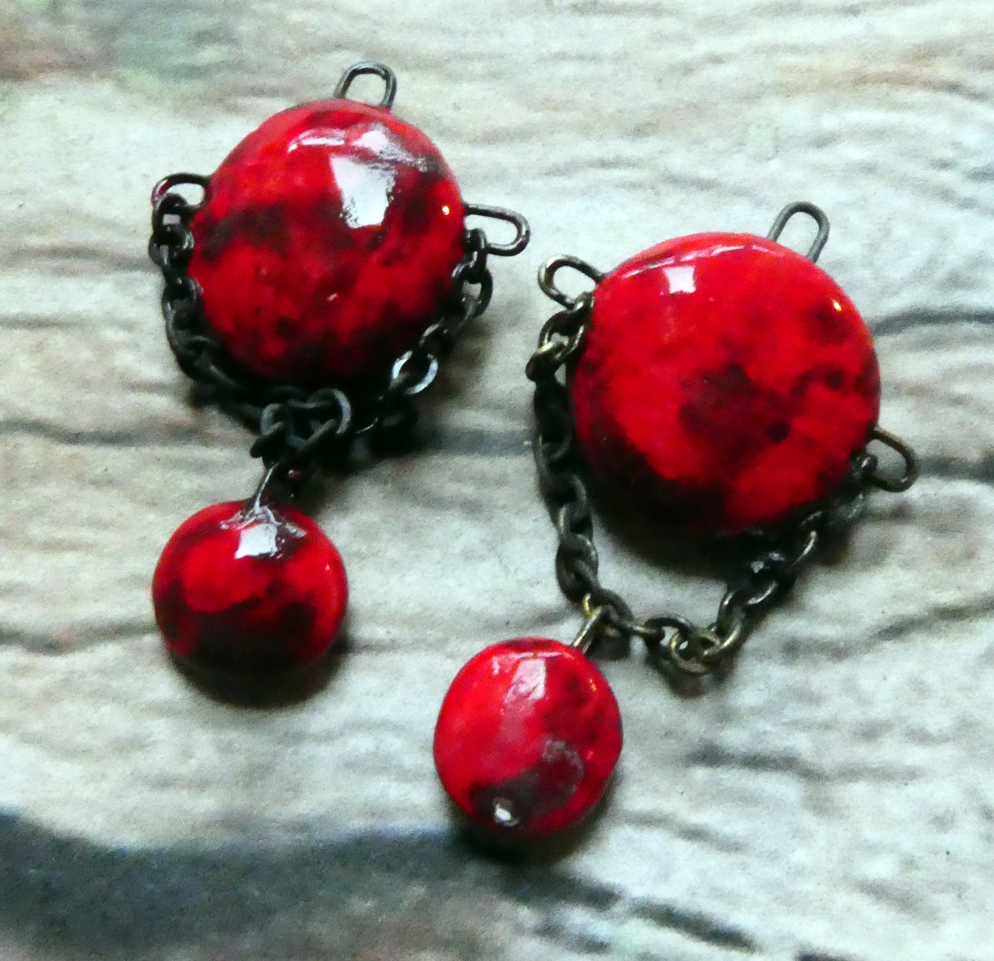 Ceramic Disc Dangles with Chain - Radstock Red