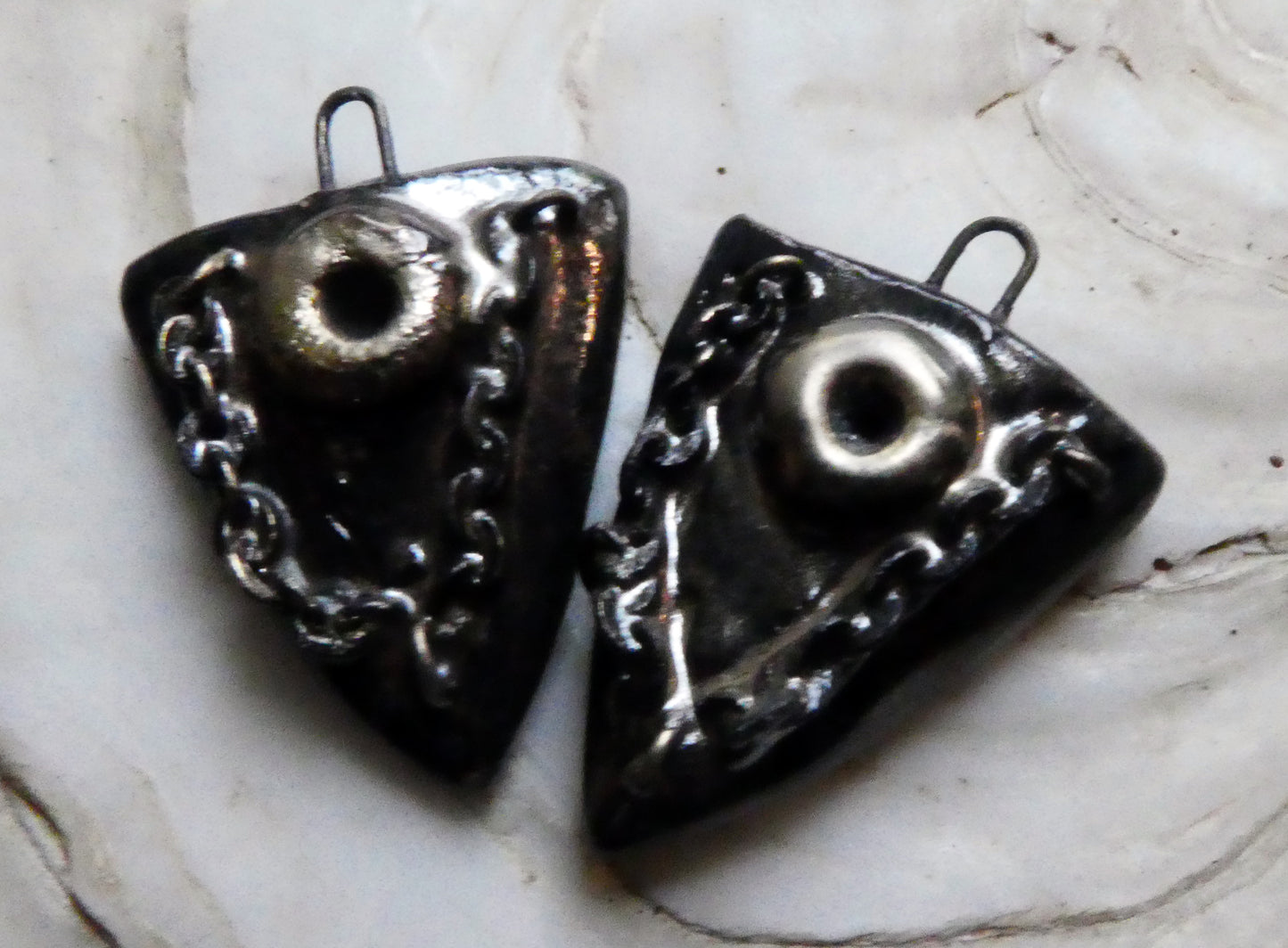 Ceramic Rivet Shields with Chain -Gloria