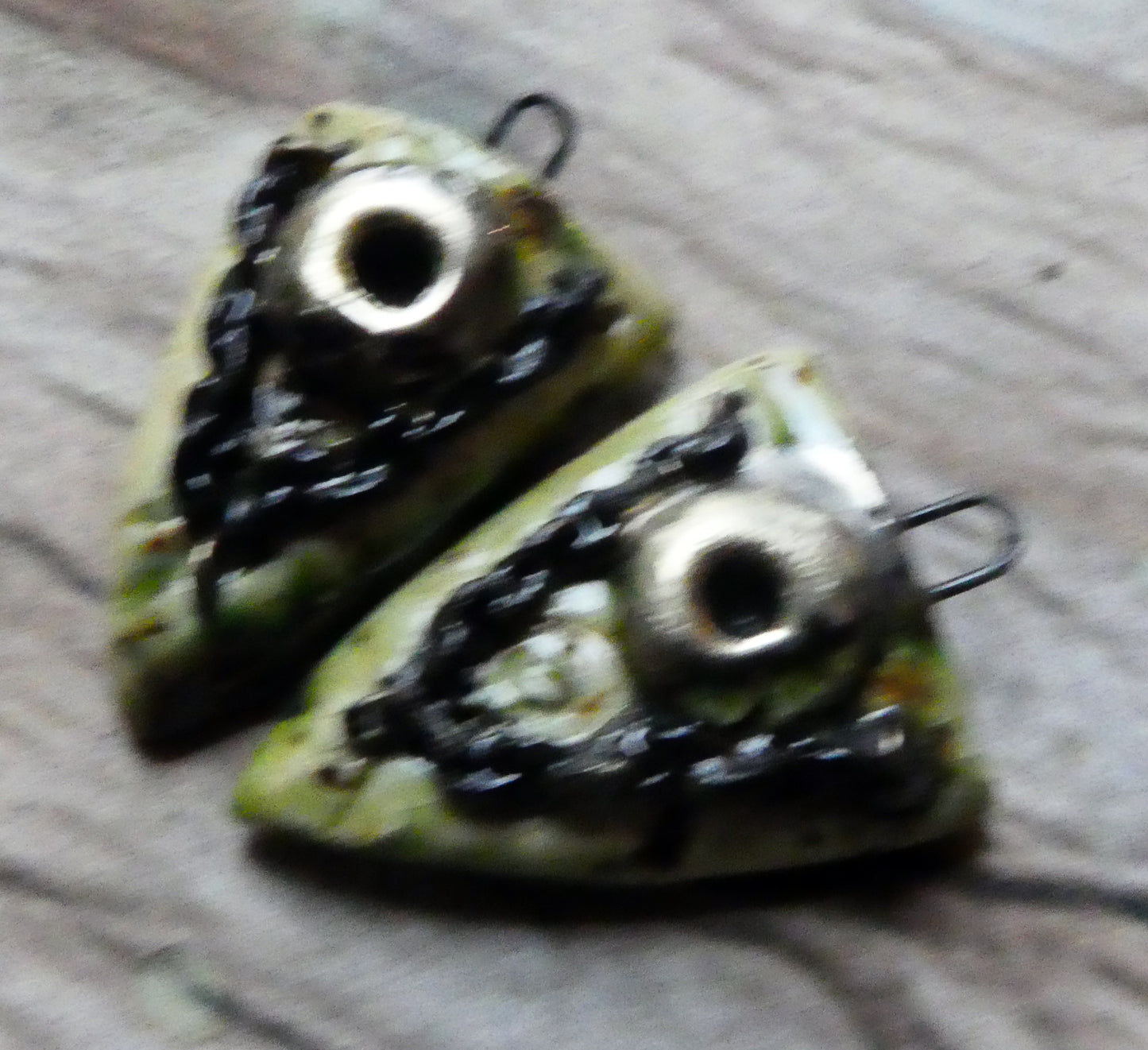 Ceramic Rivet Shields with Chain -Cappuccino Mint