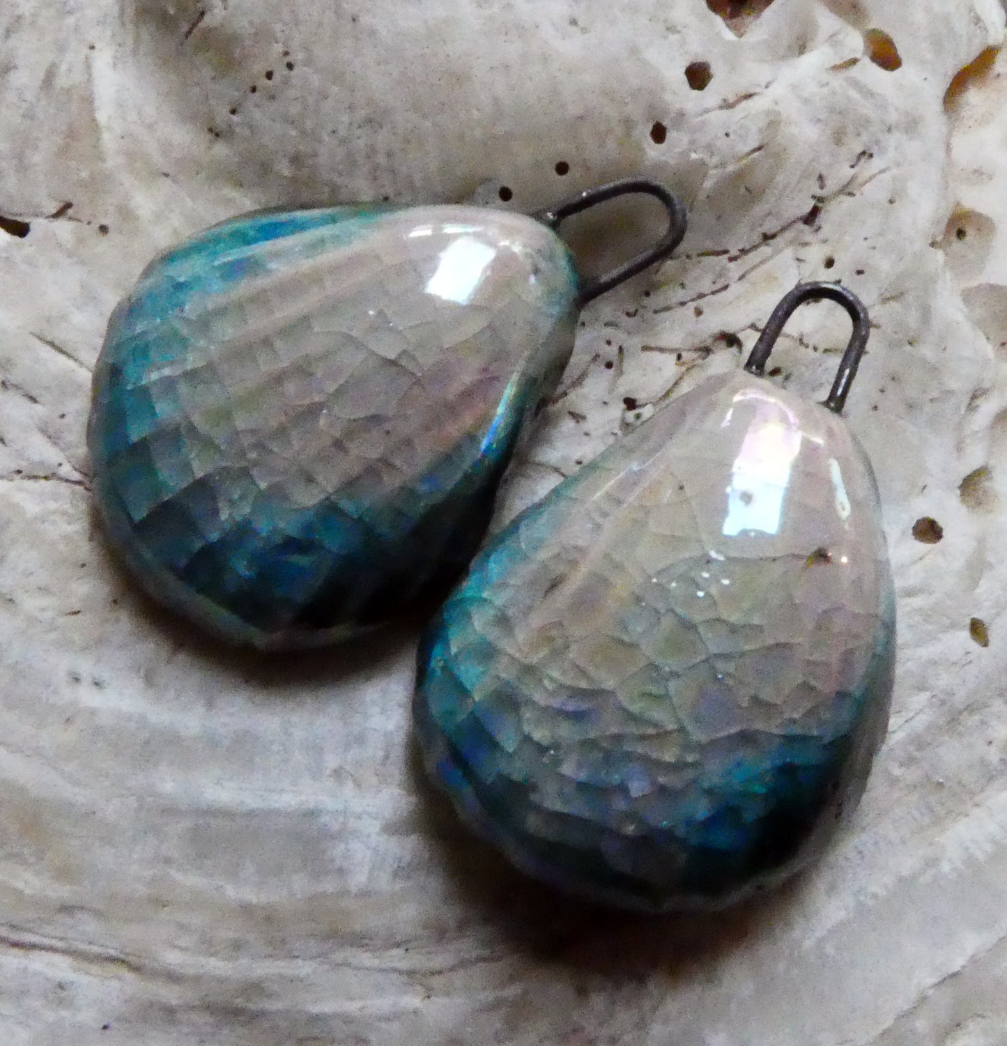 Ceramic Lustrous Shell Charms -Orchid