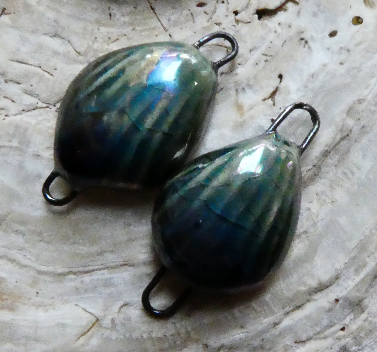 Ceramic Lustrous Shell Connectors - Oriental Blue