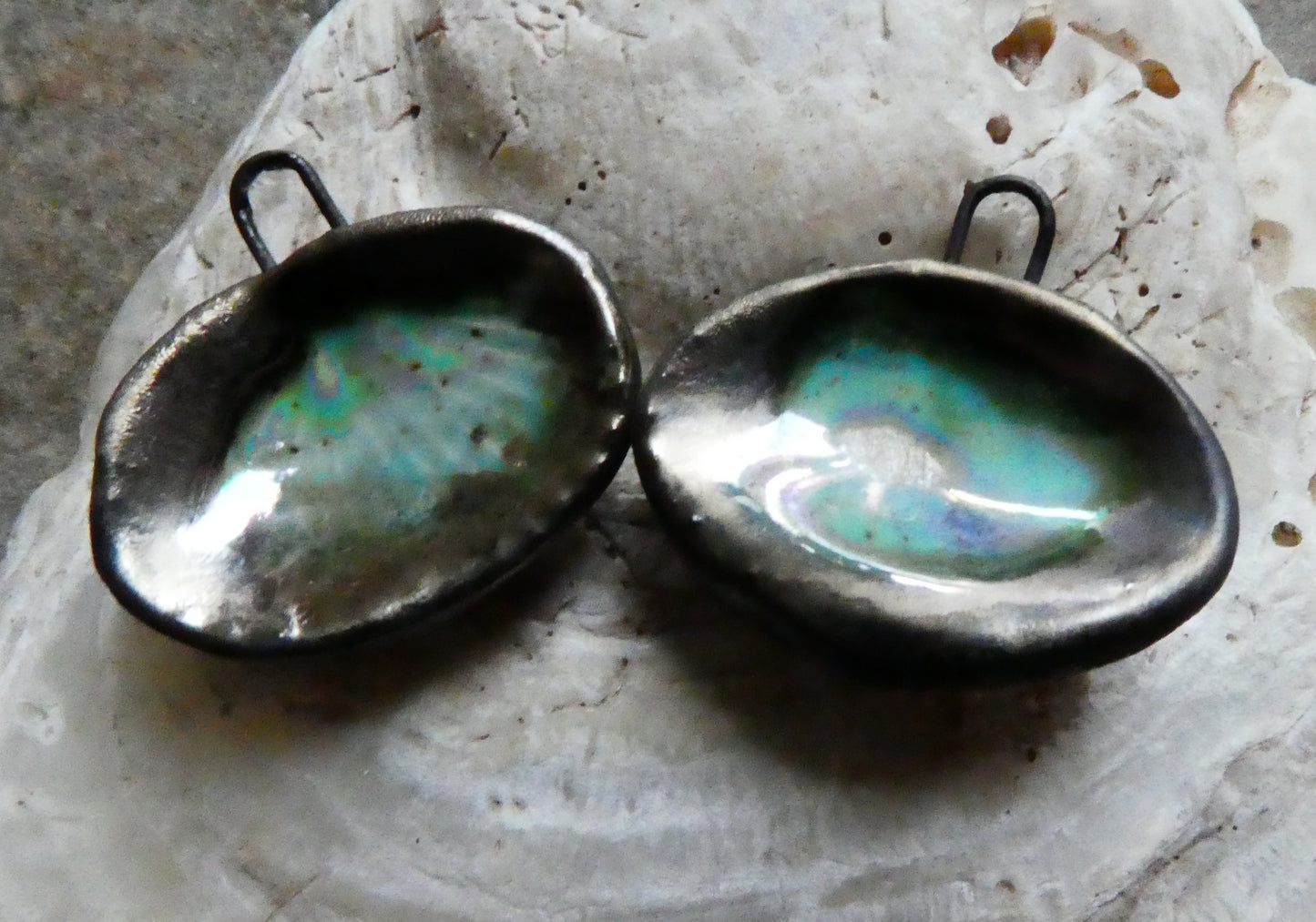 Ceramic Lustrous Cup Shell Charms - Blue Guppy