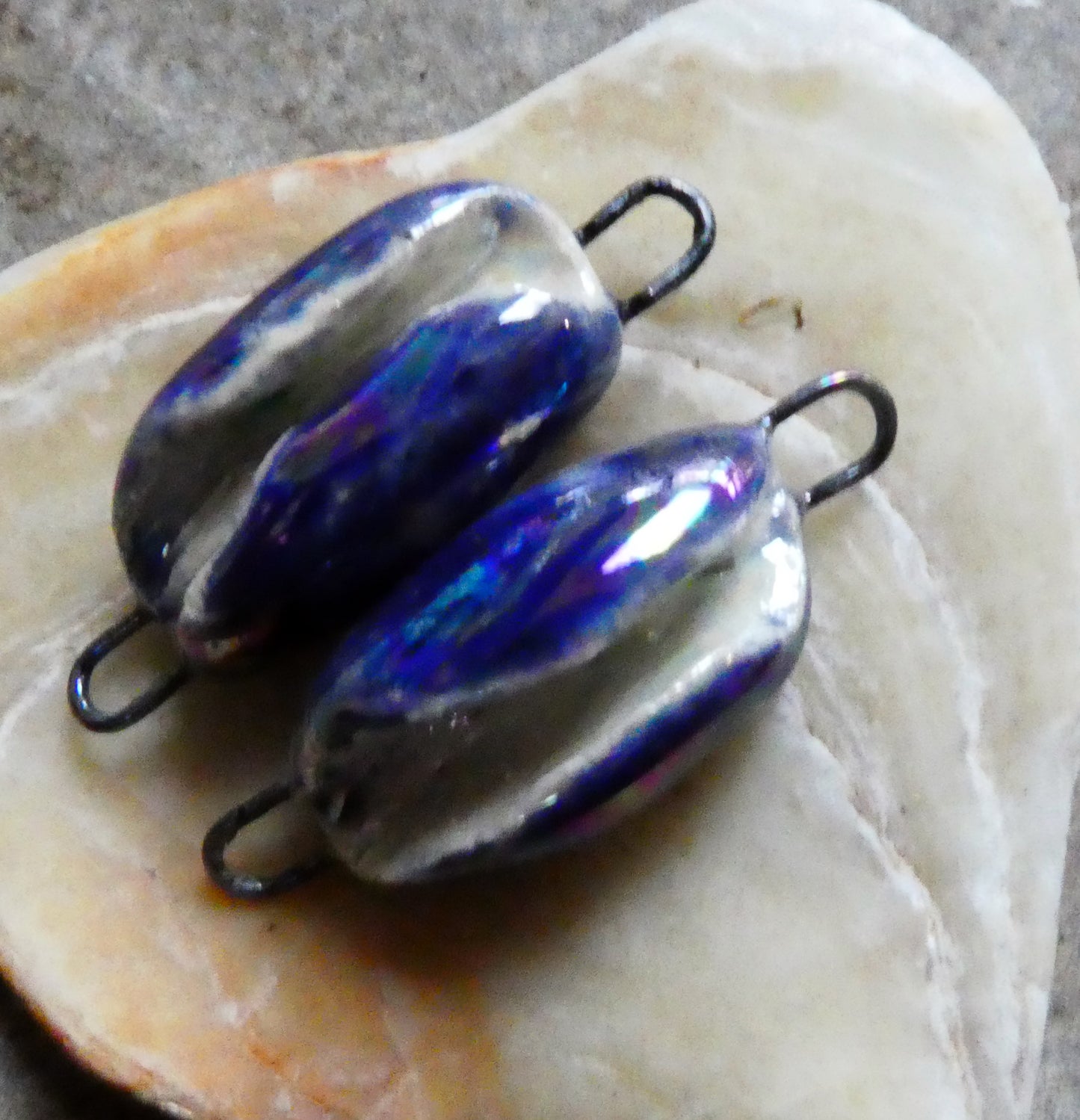 Ceramic Lustrous Cowrie Shell Connectors - Mirror Blue