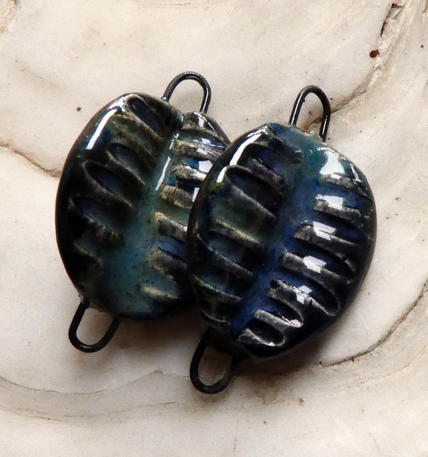 Ceramic Folded Shell Connectors -Obsidian
