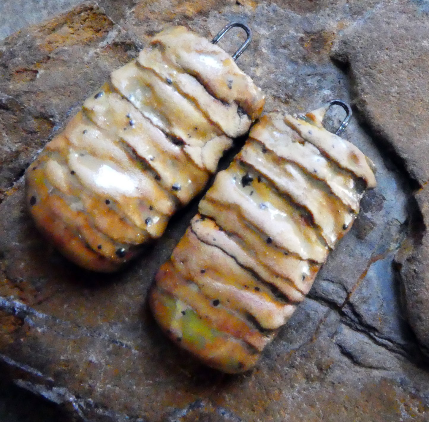Ceramic Razor Shell Layered Charms - Amber Ash