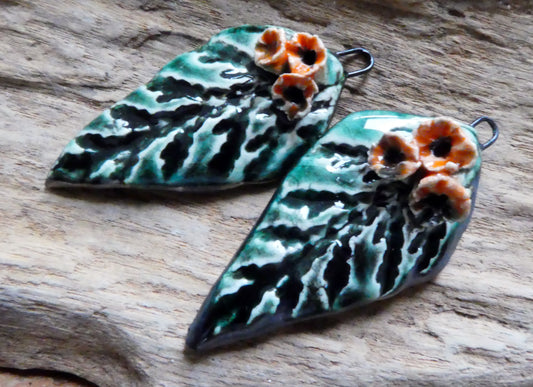 Ceramic Evergreen Leaf and Flowers Charms - Wildfire