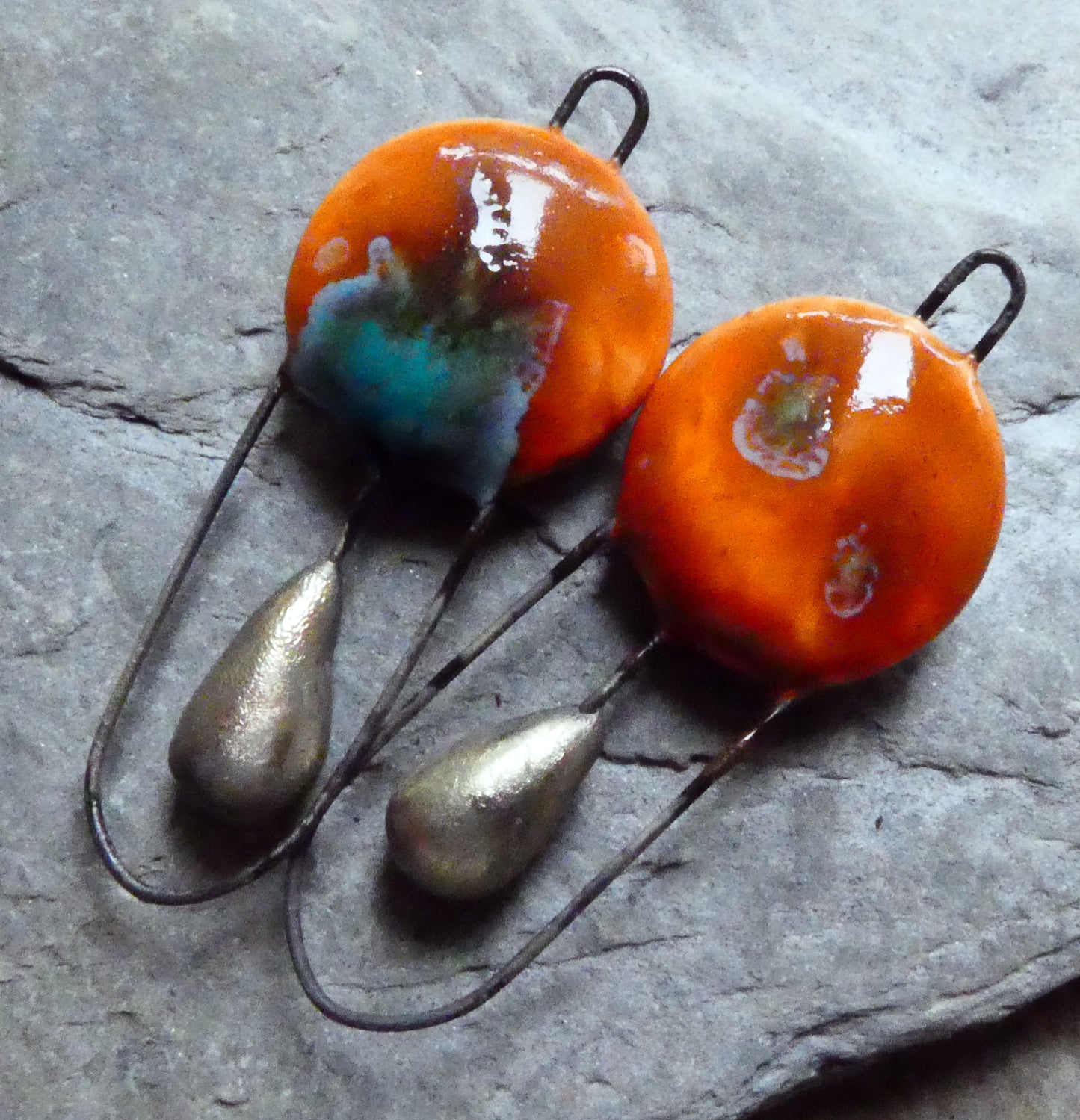 Ceramic Disc and Droplet Hoopy Connectors - Vermillion Sunburst