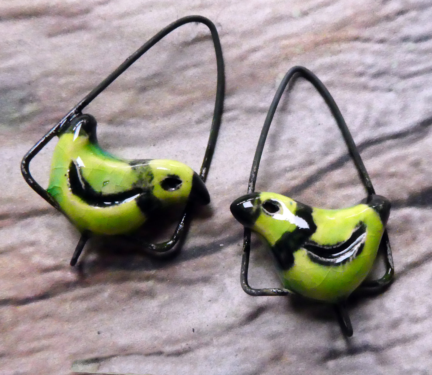 Ceramic Birdie on a Swing Connectors - Lime