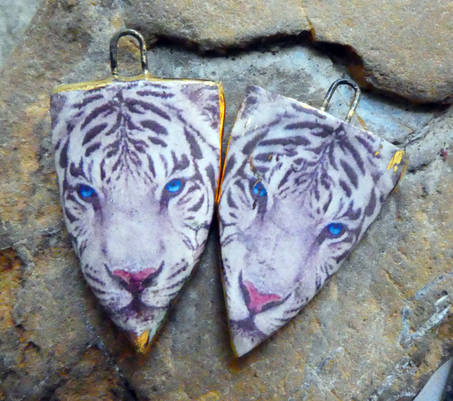 Ceramic White Tiger Decal Shield Charms
