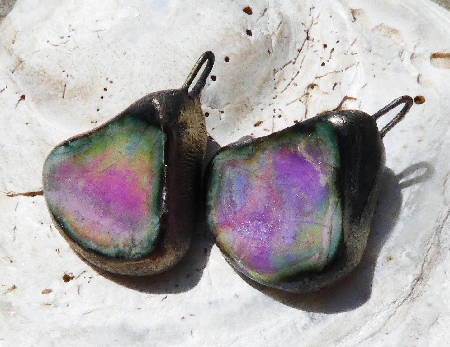 Ceramic Lustrous Shell Belly Charms - Grapel