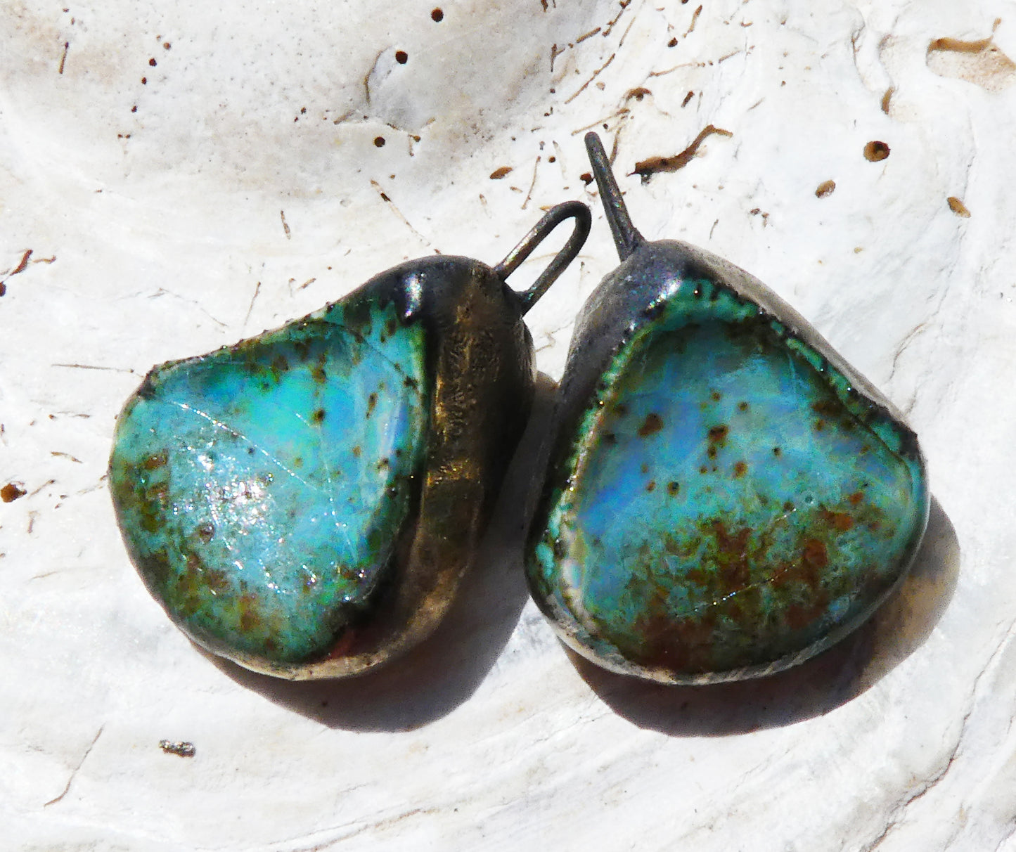 Ceramic Lustrous Shell Belly Charms - Turquoise Sandstone