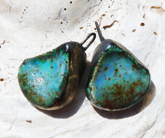 Ceramic Lustrous Shell Belly Charms - Turquoise Sandstone
