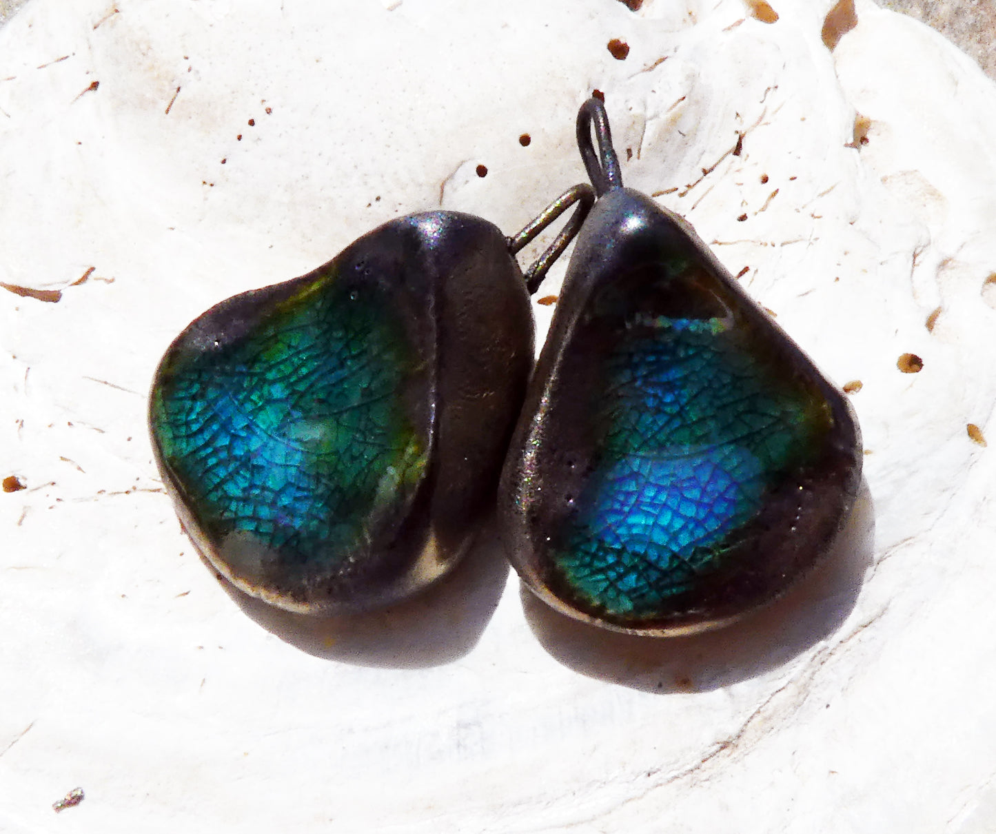 Ceramic Lustrous Shell Belly Charms - Topaz