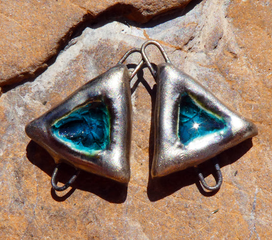 Ceramic Little Indented Triangle Connectors -Oriental Blue