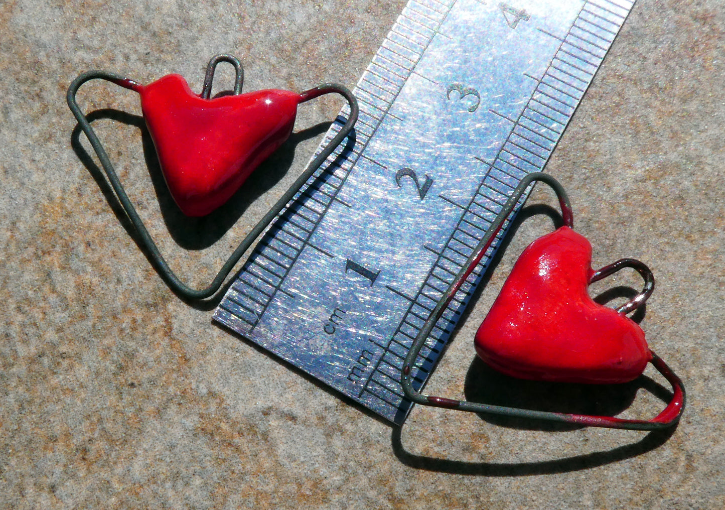 Ceramic Wiry Heart Connectors - Red