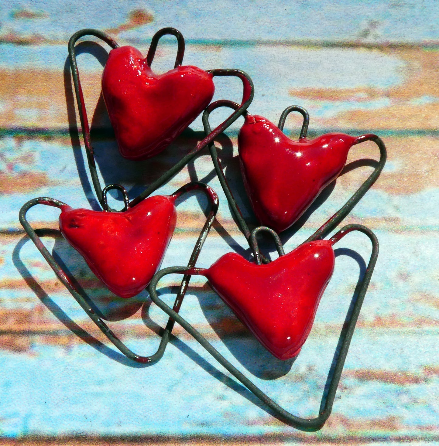 Ceramic Wiry Heart Connectors - Red