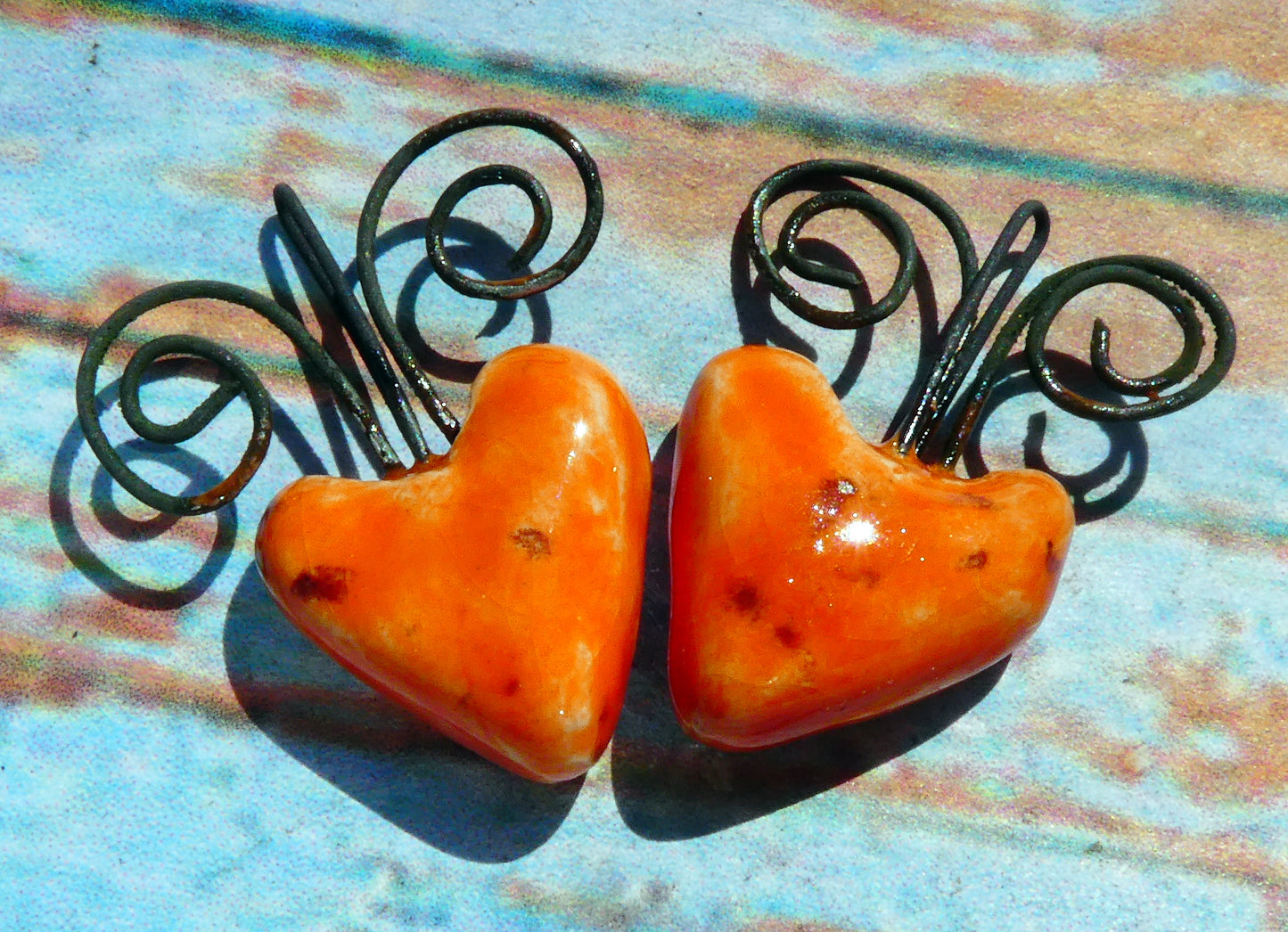 Ceramic Curly Wire Heart Charms - Wildfire