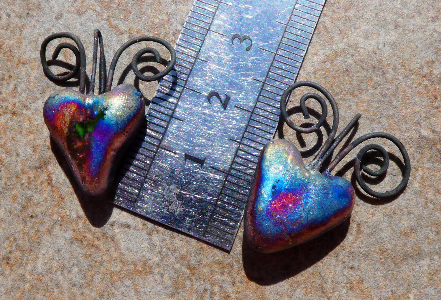 Ceramic Curly Wire Heart Charms - Scorched