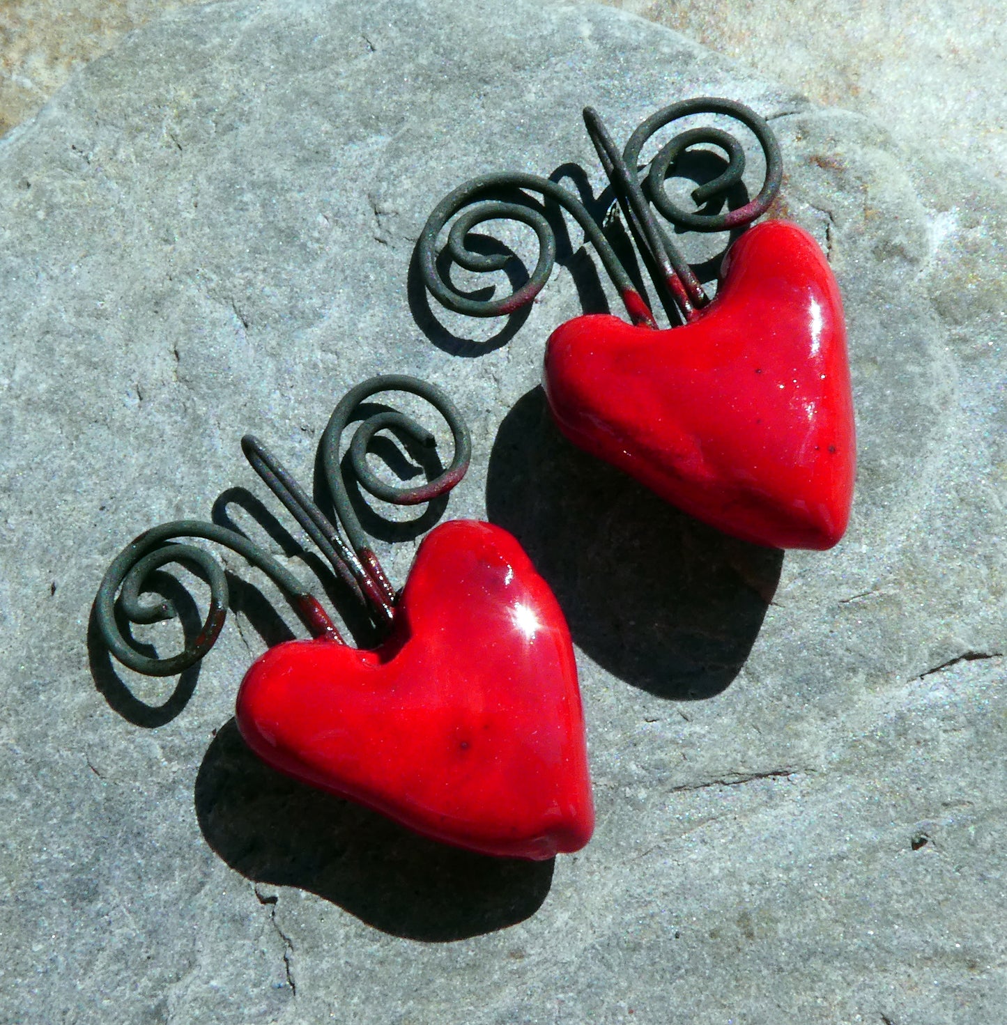 Ceramic Curly Wire Heart Charms - Red