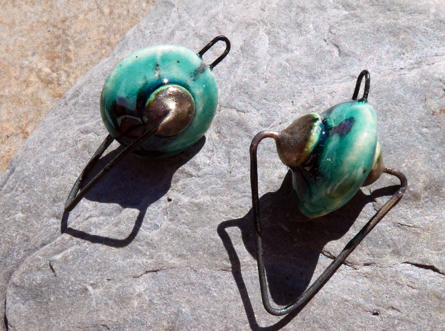 Ceramic Hoopy Disc Connectors - Spring Meadow