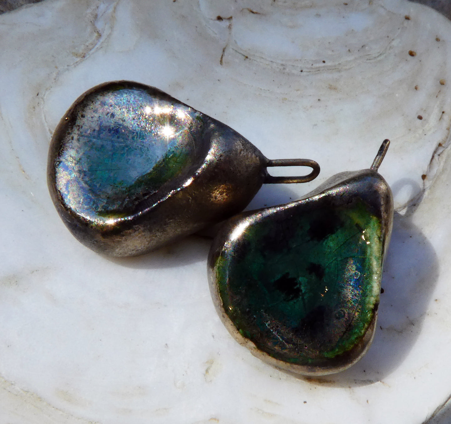 Ceramic Lustrous Shell Belly Charms - Emerald Mist