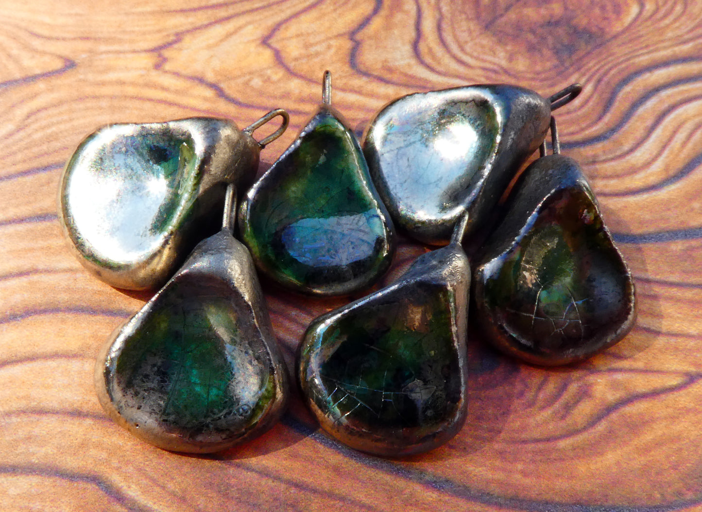 Ceramic Lustrous Shell Belly Charms - Emerald Mist