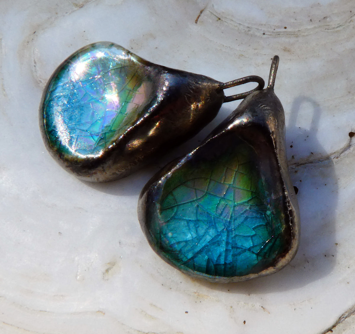 Ceramic Lustrous Shell Belly Charms - Turquoise Crackle