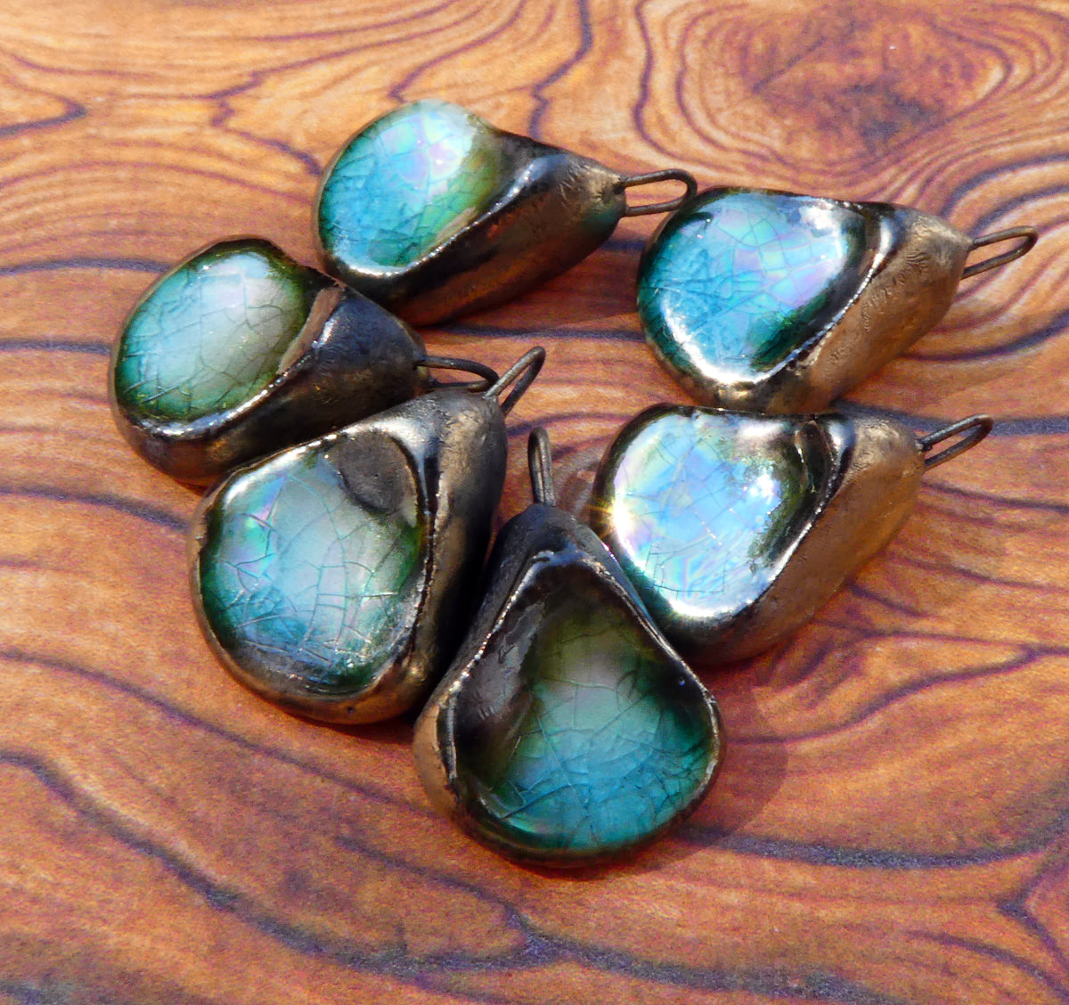 Ceramic Lustrous Shell Belly Charms - Turquoise Crackle