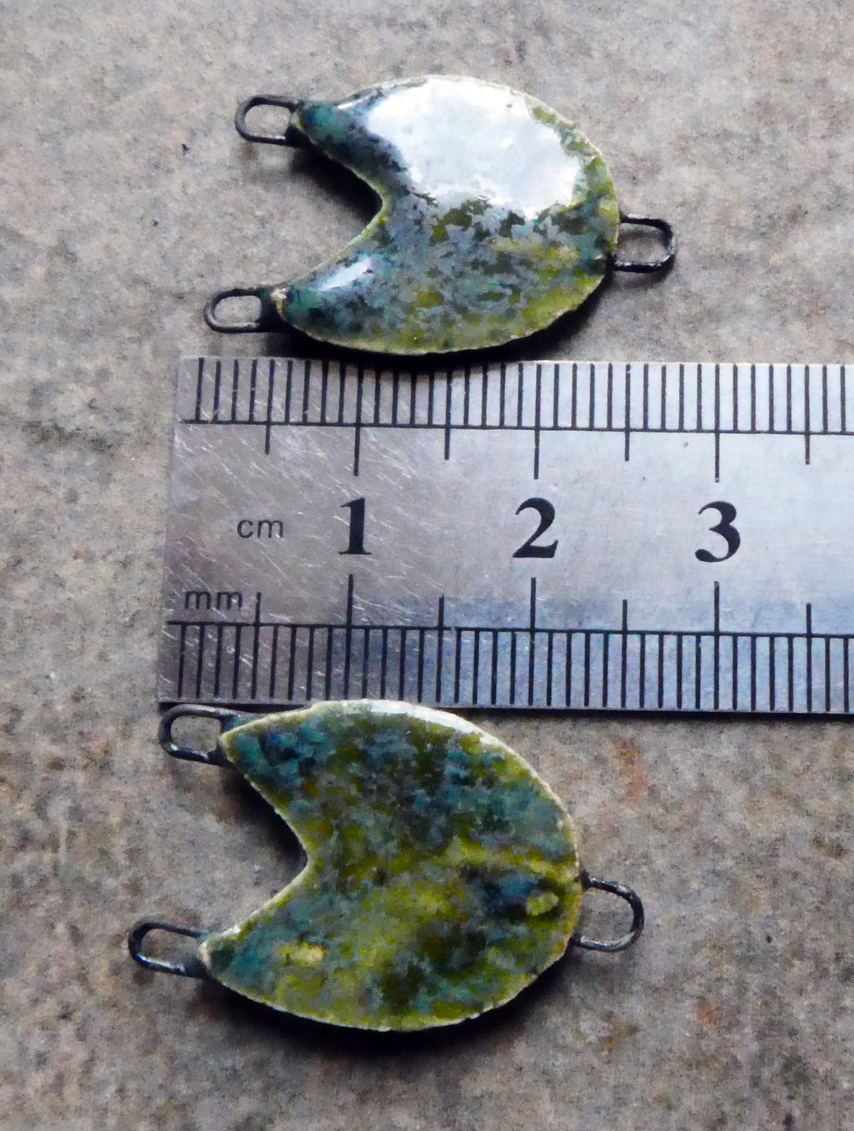 Ceramic Two Hoop Textured Chevron Connectors -Dark Jade