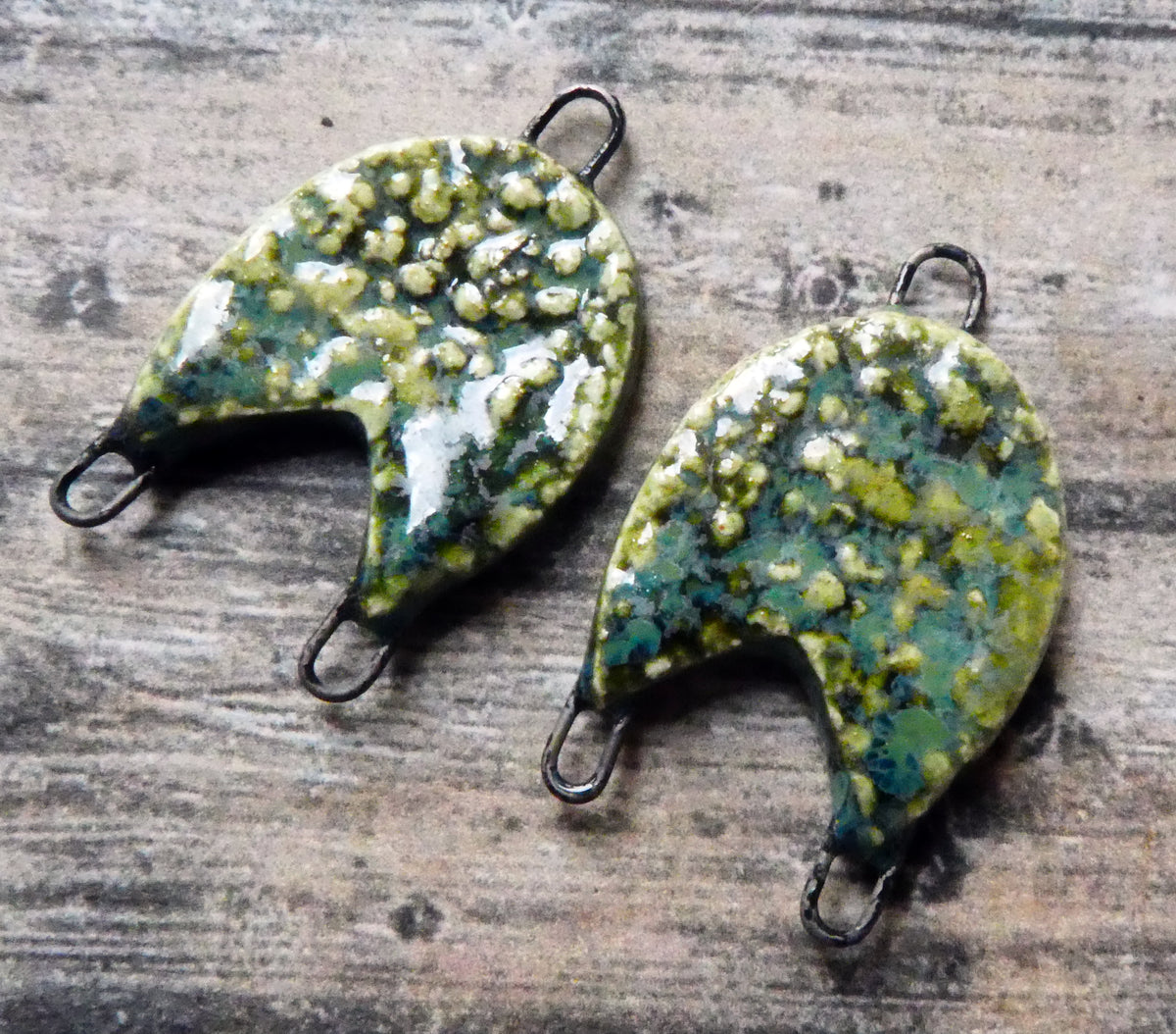 Ceramic Two Hoop Textured Chevron Connectors -Dark Jade