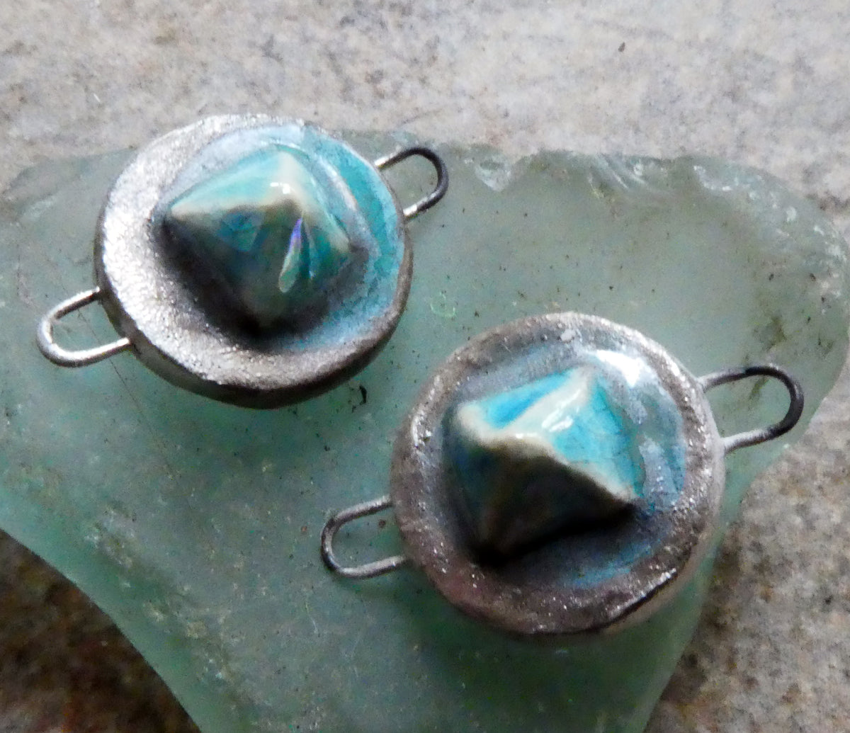 Ceramic Lustrous Silvery Gem Connectors- Taunton Turquoise