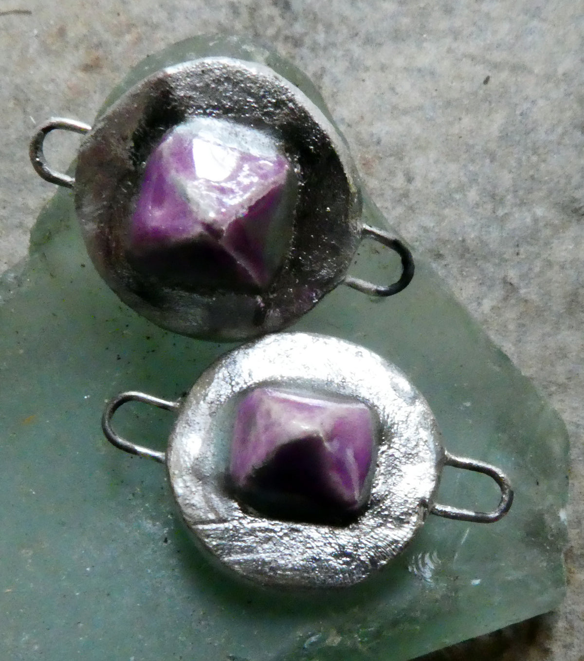 Ceramic Lustrous Silvery Gem Connectors- Grapel