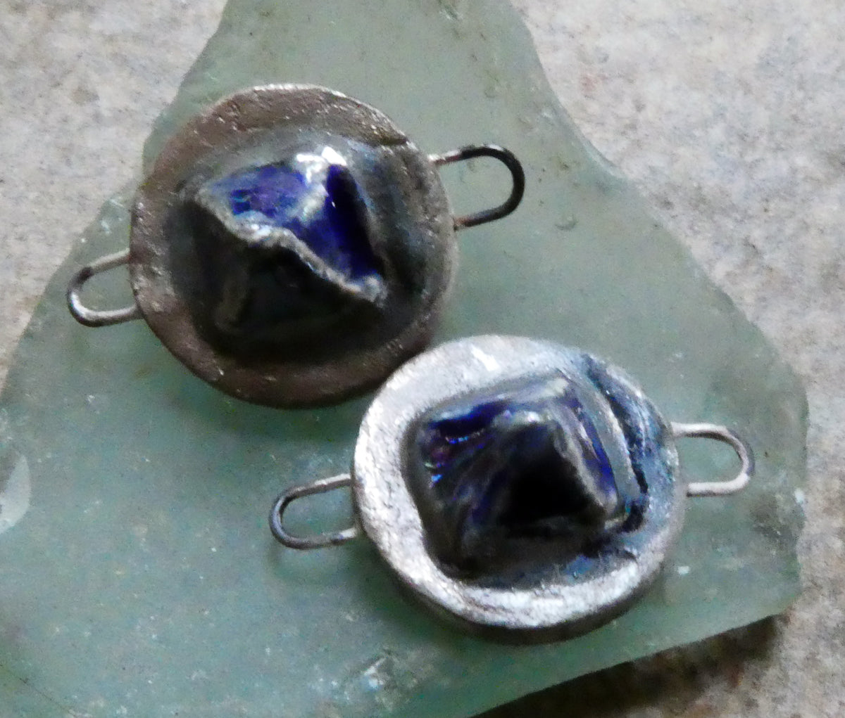Ceramic Lustrous Silvery Gem Connectors- Mirror Blue