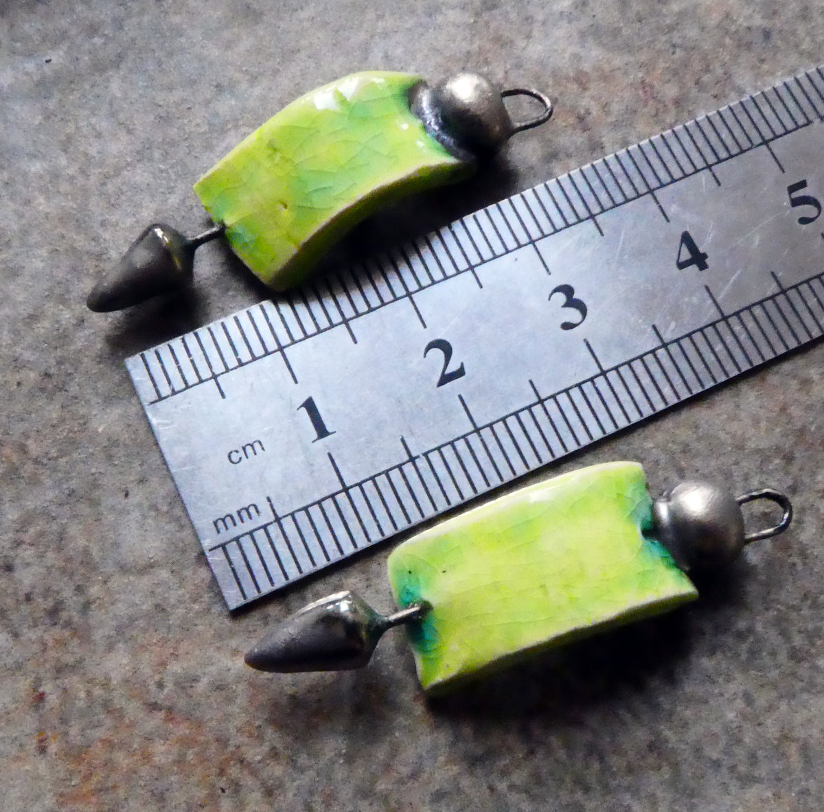 Ceramic Curvy Spike Charms - Lime